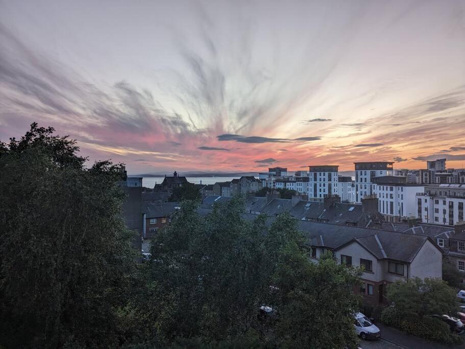 Peaceful Oasis By The Sea Apartment Edinburgh Bagian luar foto